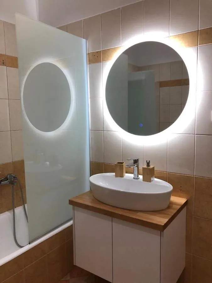 Theona Apartments Sarandë 0*,