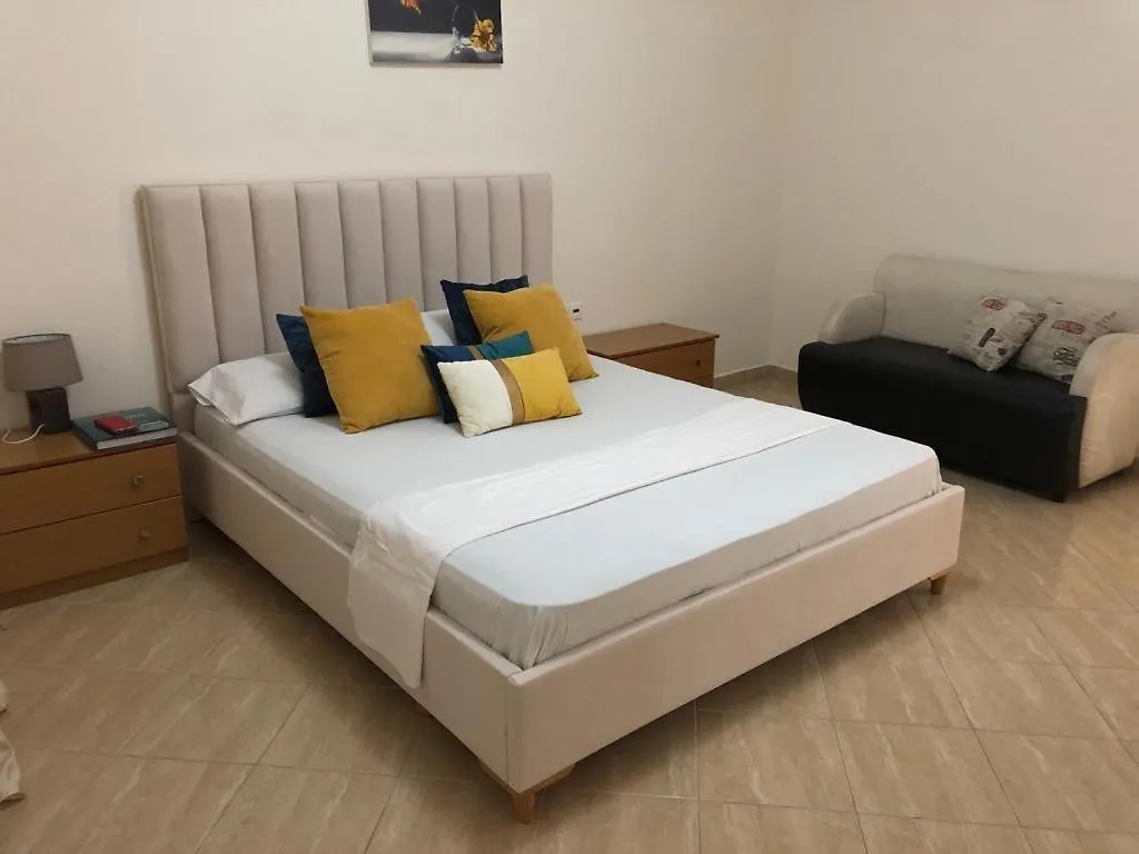 Theona Apartments Sarandë 0*,