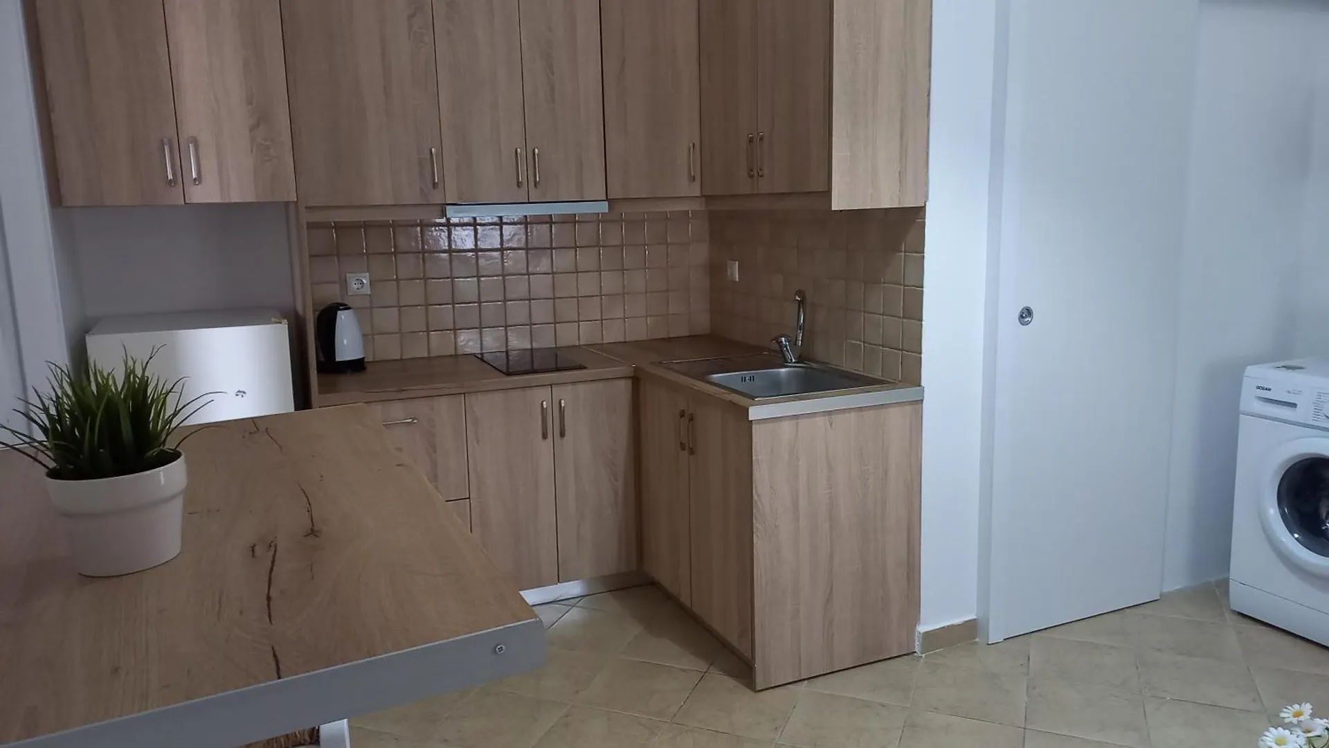 Theona Apartments Sarandë 0*,